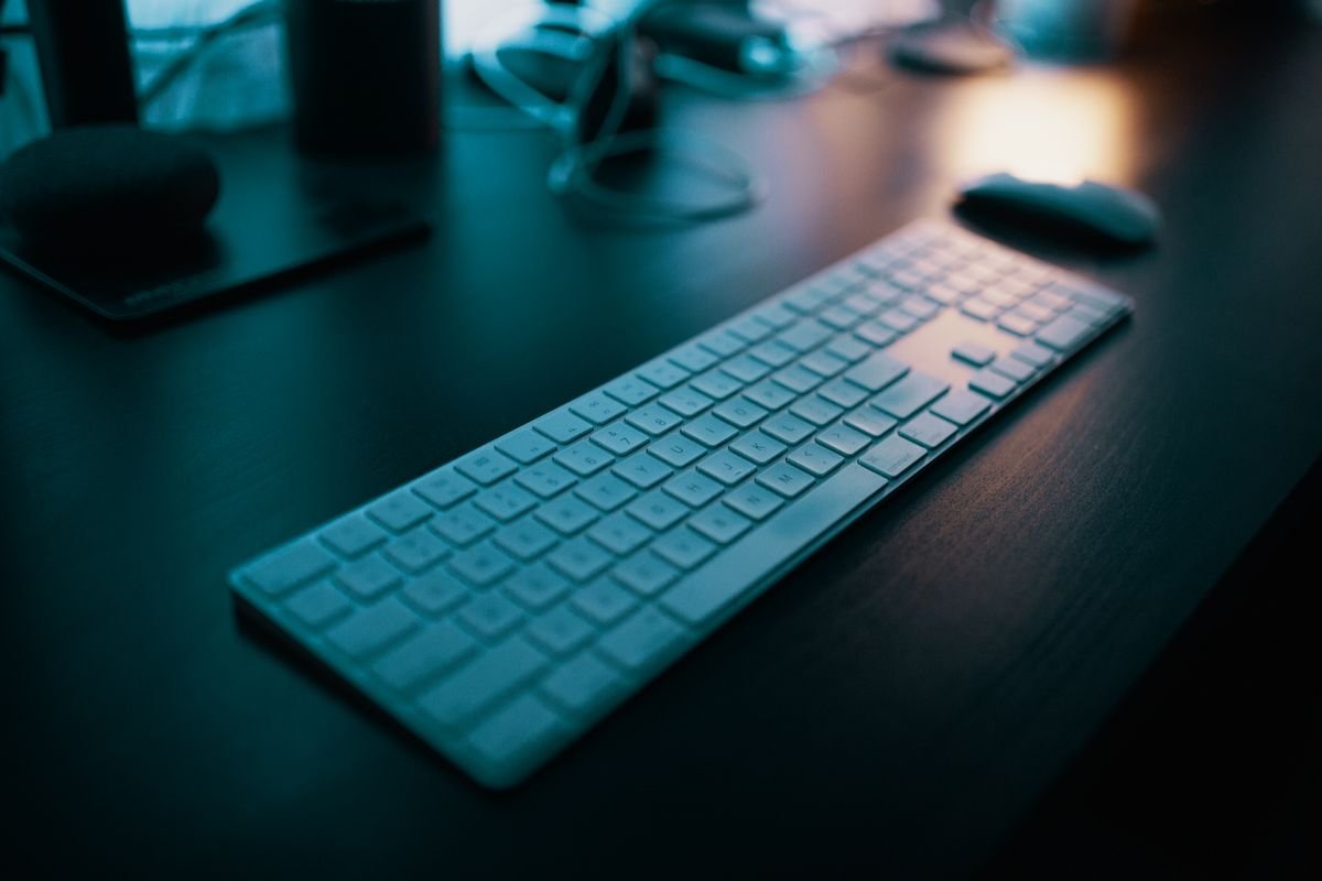 Comparing SEO and PPC marketing strategies